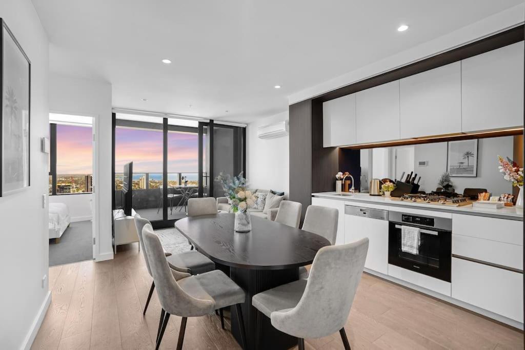 New Waterfront Living With Sublime Views 2b1b *