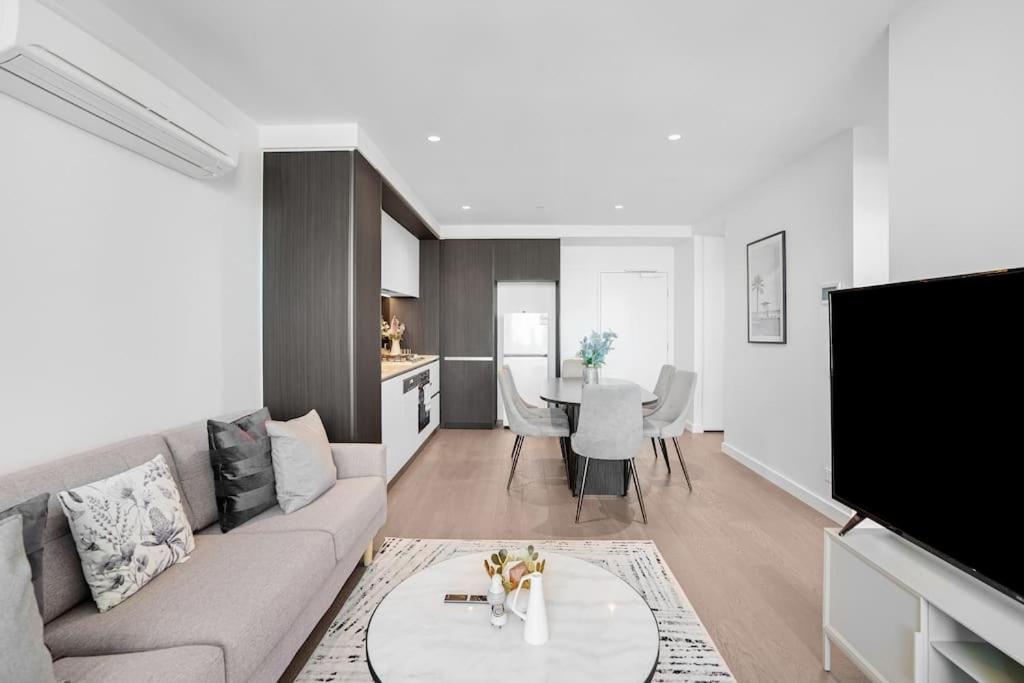 New Waterfront Living With Sublime Views 2b1b