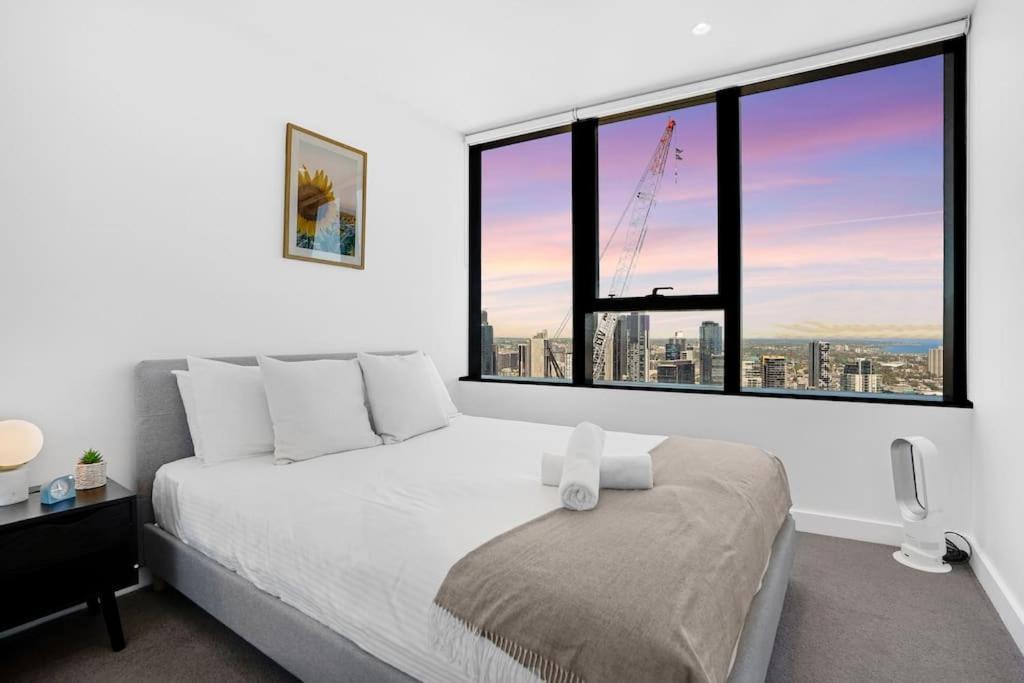 New Waterfront Living With Sublime Views 2b1b *